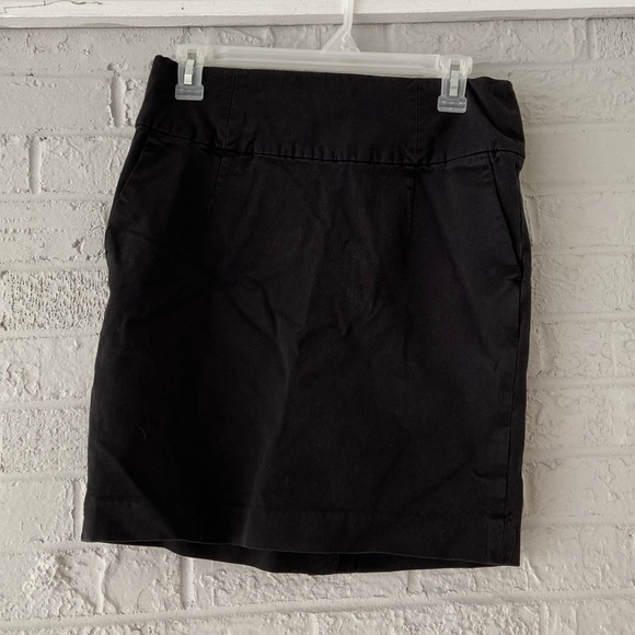 Banana Republic Stretchy Black Skirt With Pockets - Picture 4 of 5
